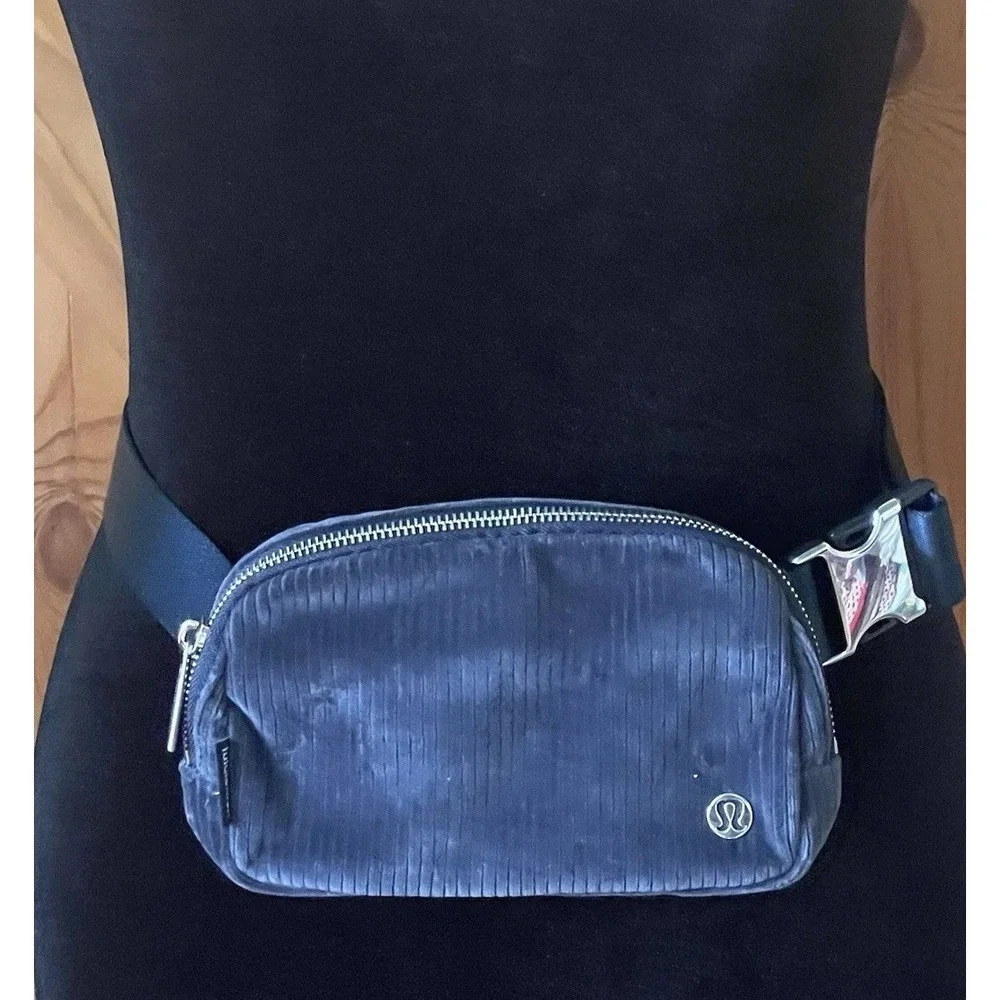 Lululemon Everywhere Belt Bag 1L Navy Blue Corduroy Waist Fanny Pack Crossbody
